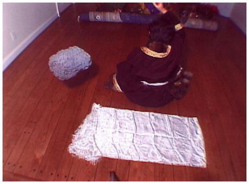 西藏女大活佛修法施展证量 430磅玛尼王石腾空飞