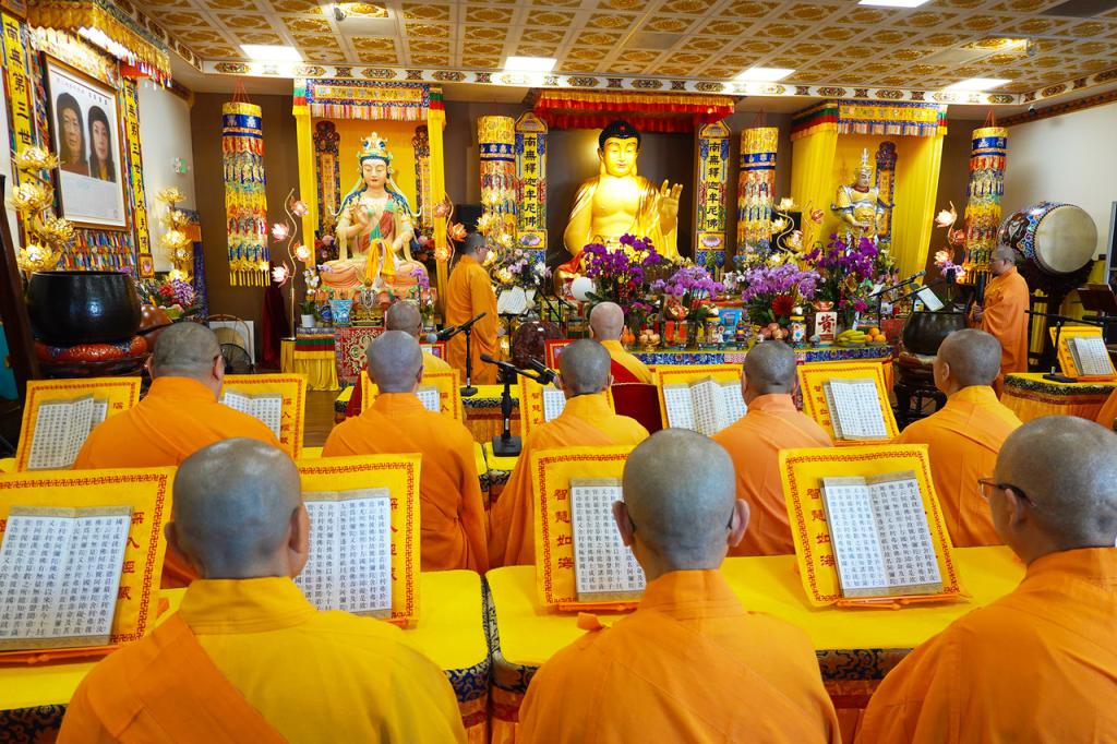 圣迹寺汇聚慈悲愿力 诵持《阿弥陀经》为苦难众生祈福