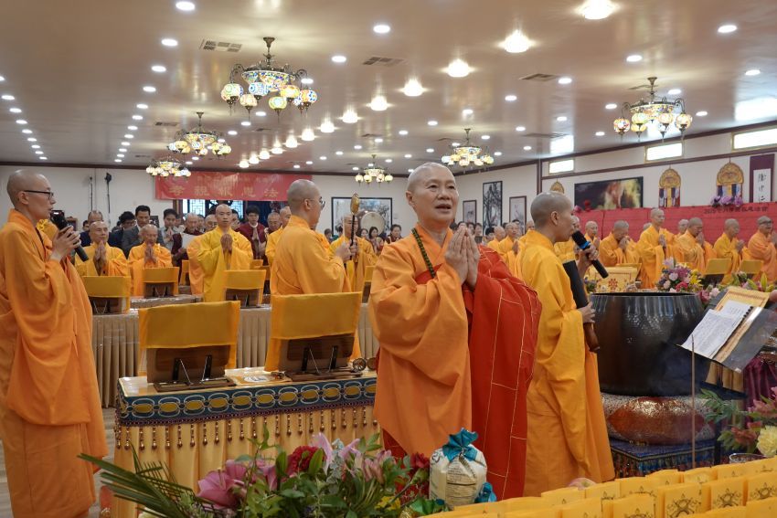慈善寺举行盂兰盆法会 东西方信众共同实践慈悲与报恩
