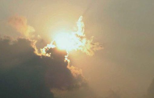 南无观世音菩萨现身虚空 白色莲花托足 庄严无比