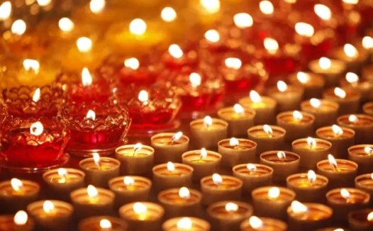 她在佛前供灯为何没有得到受益？