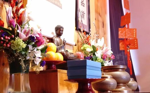 春节,檀香缭绕,我在佛前忏悔发愿