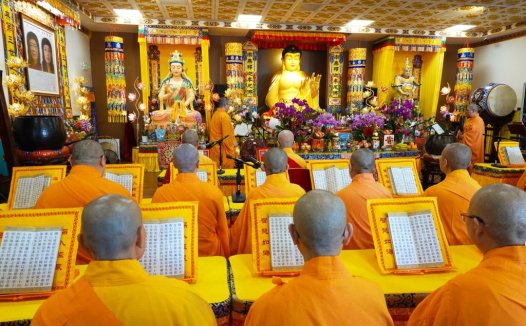 圣迹寺汇聚慈悲愿力 诵持《阿弥陀经》为苦难众生祈福