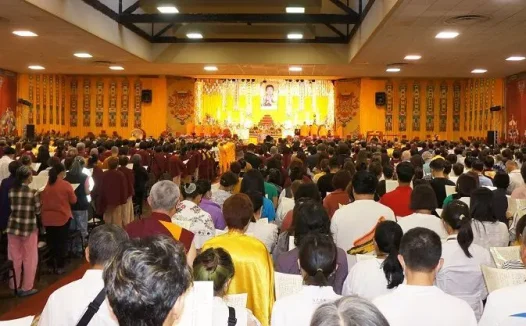 《维加斯新闻报》2025年6月2日:南无羌佛佛诞法会 全球过千信众南加沐佛恩迎经藏